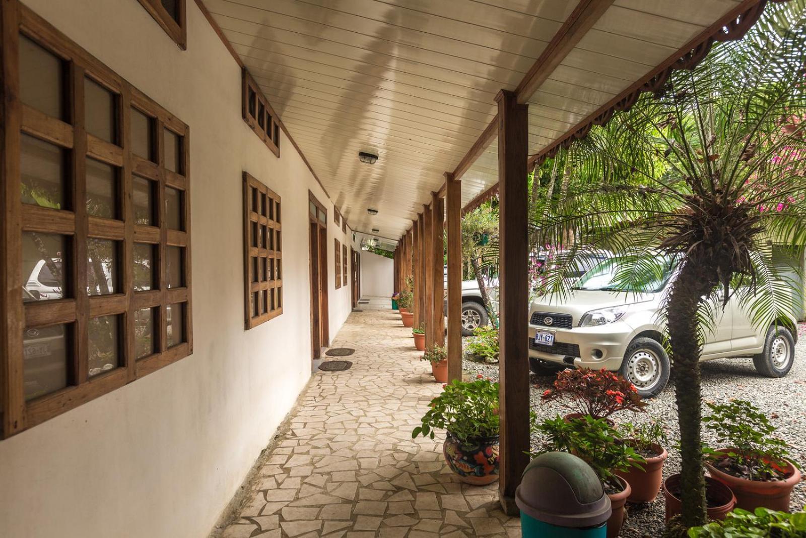 Yucca Beachfront Hotel Puerto Viejo de Talamanca Екстериор снимка