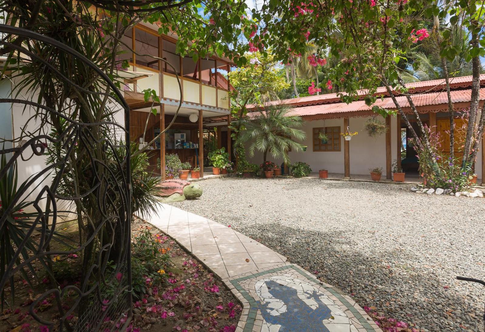 Yucca Beachfront Hotel Puerto Viejo de Talamanca Екстериор снимка